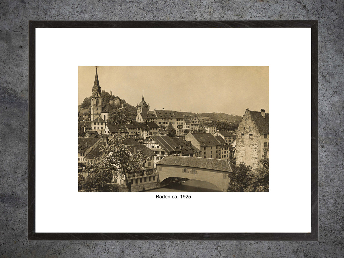 Baden ca. 1925 – Historische Altstadt mit Holzbrücke – Gerahmter Print
