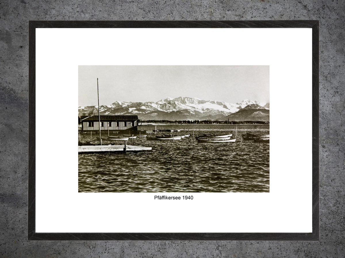 Pfäffikersee 1940 – Historische See- & Alpenansicht – Gerahmter Print