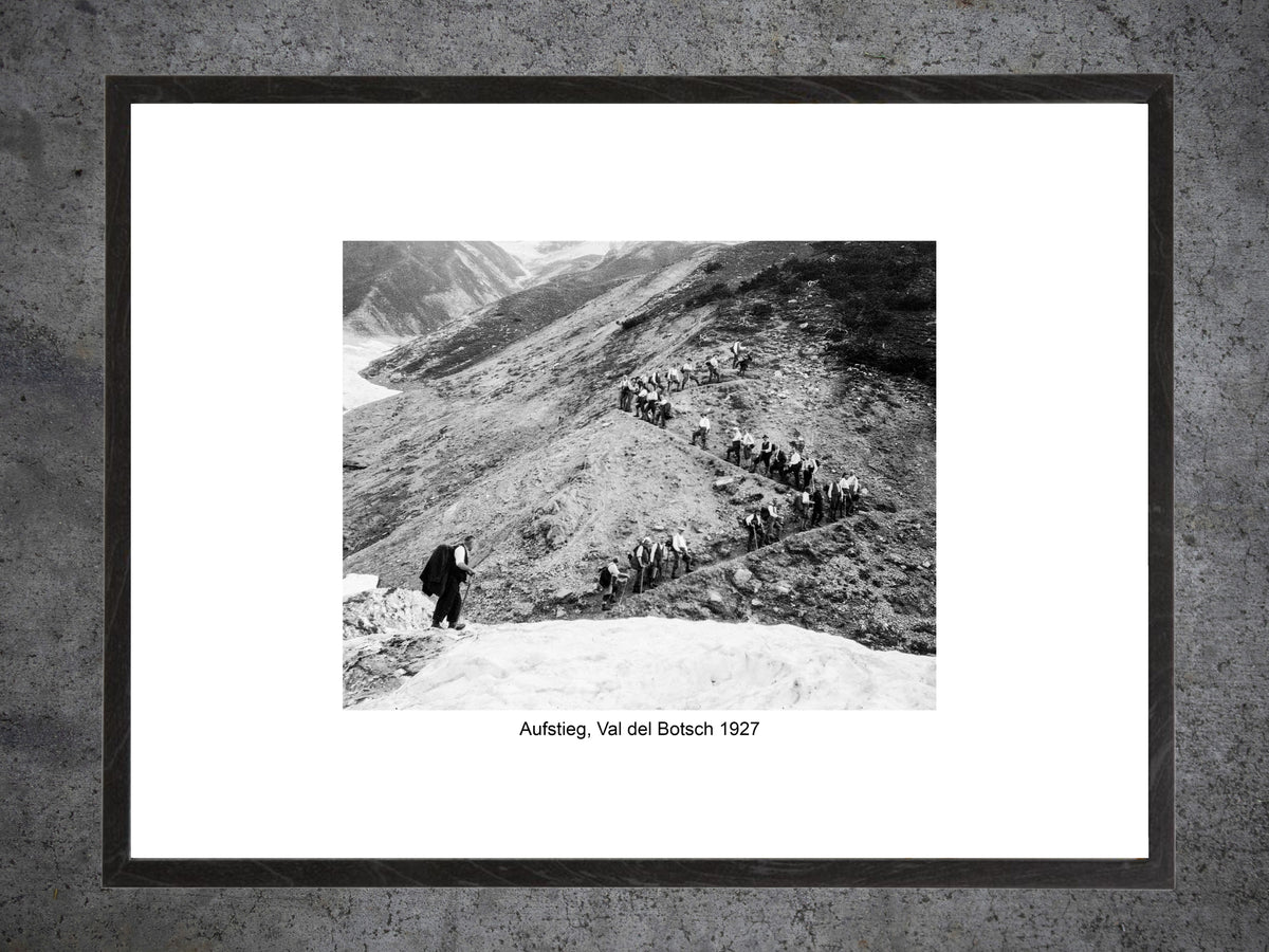 Aufstieg im Val del Botsch 1927 – Historische Bergtour im Engadin – Gerahmter Print